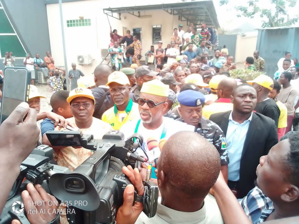 Abiodun to Ogun residents: Keep spending old naira notes, eschew violence