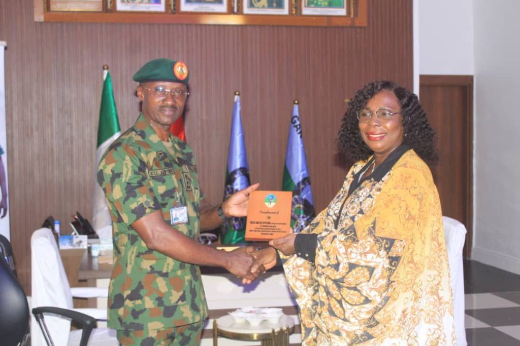 General Effiong assures DSS of maximum support Gen-Effiong-DSS-Effiong