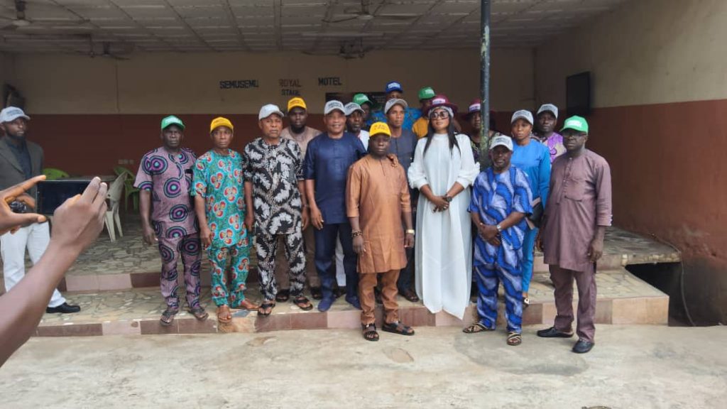 APC ward Chairmen pledge support for Ondo female aspirant, Funmilayo Waheed-Adekojo Funmilayo Waheed-Adekojo-APC-ward-chairmen