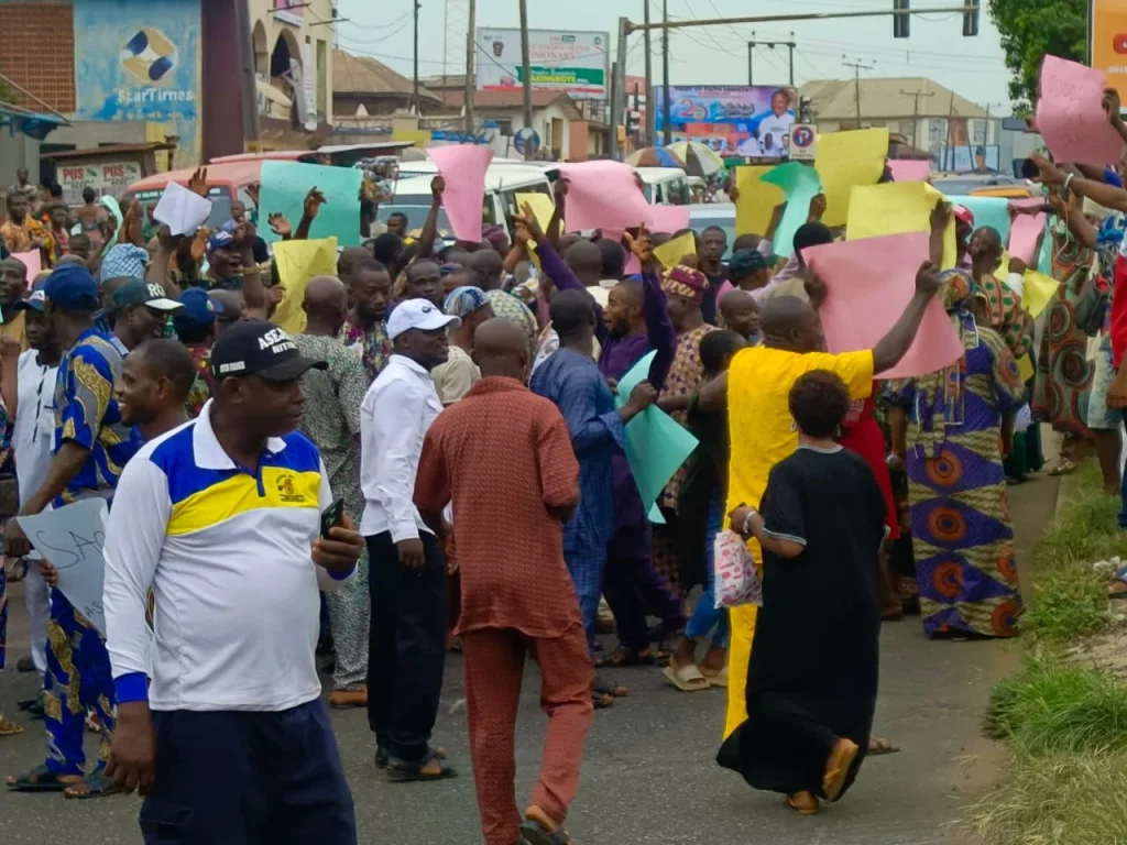 Ondo primary: Protesters besiege APC secretariat over alleged irregularities