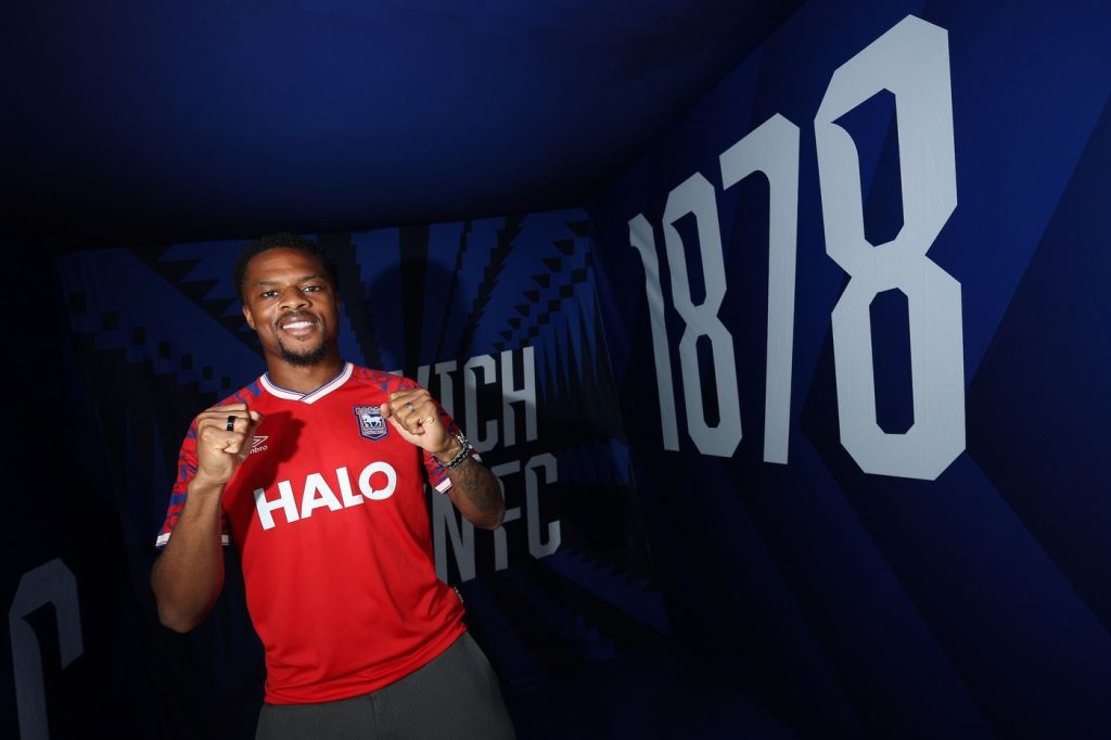 Akpom delighted to join Ipswich Town Akpom