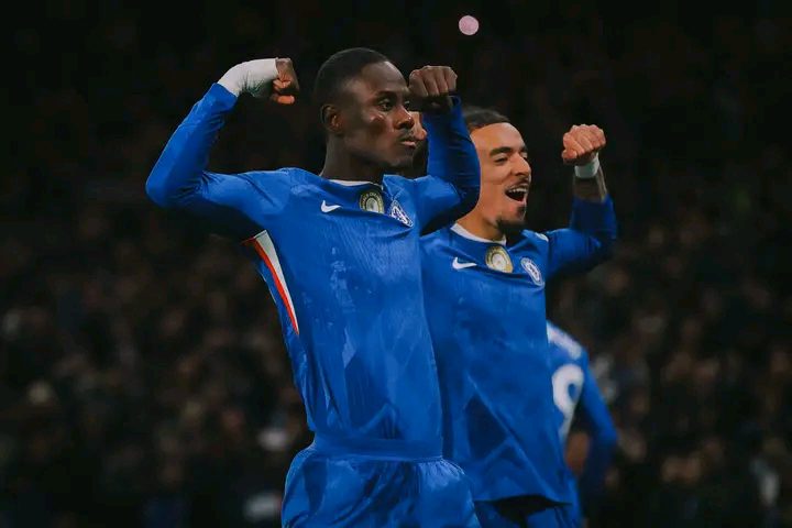 Arsenal hold 10-man Chelsea to 1-1 draw