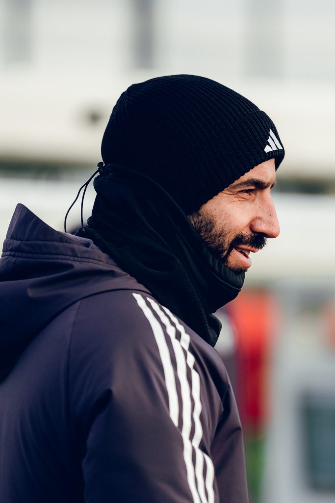 Manchester United sack head coach Amorim