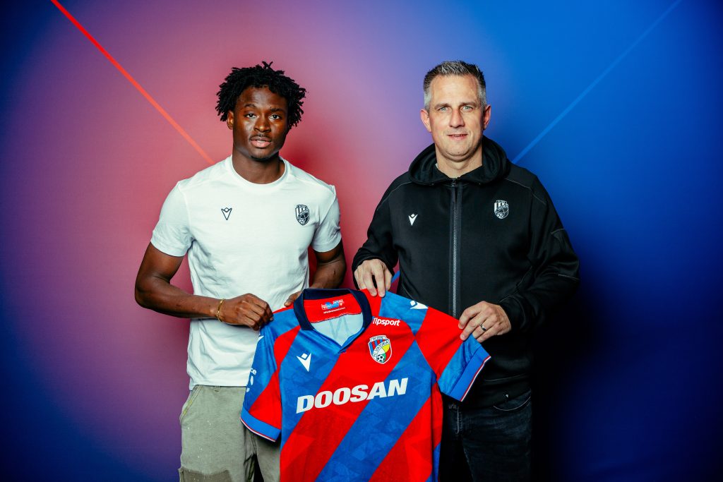 Super Eagles striker sign for Czech club Viktoria Plzen