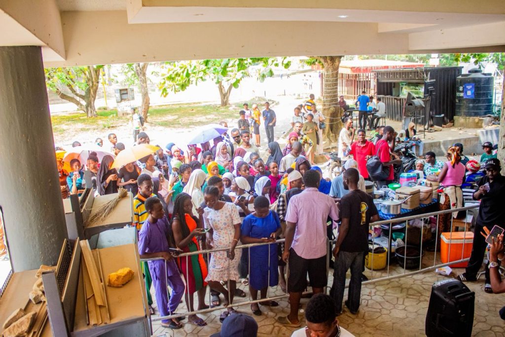 Exams, Ramadan: OAU Students’ Union Feeds 6,000 Students, Distributes 4,000 Food Items OAU SU-feeds students