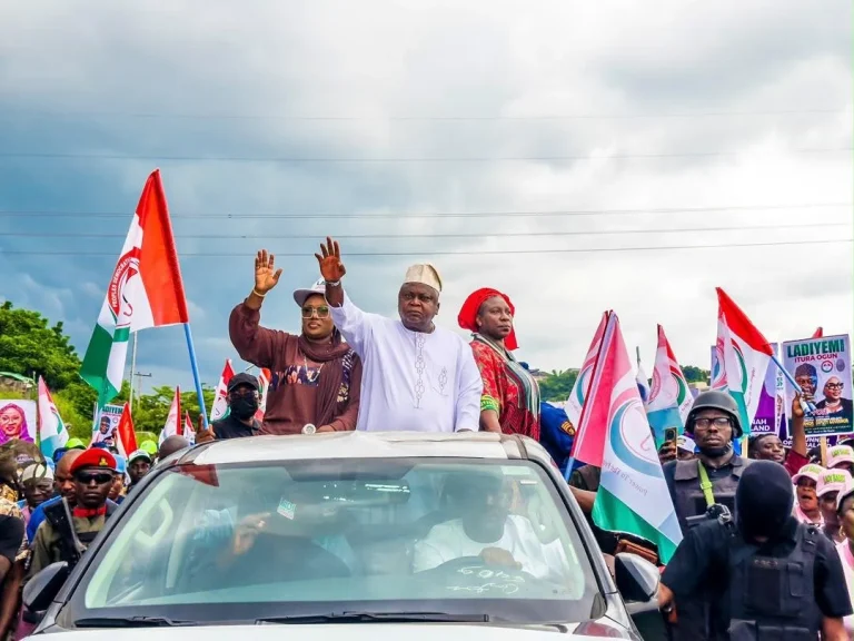 Ogun: PDP, APC trade blame over shooting at Adebutu’s campaign convoy